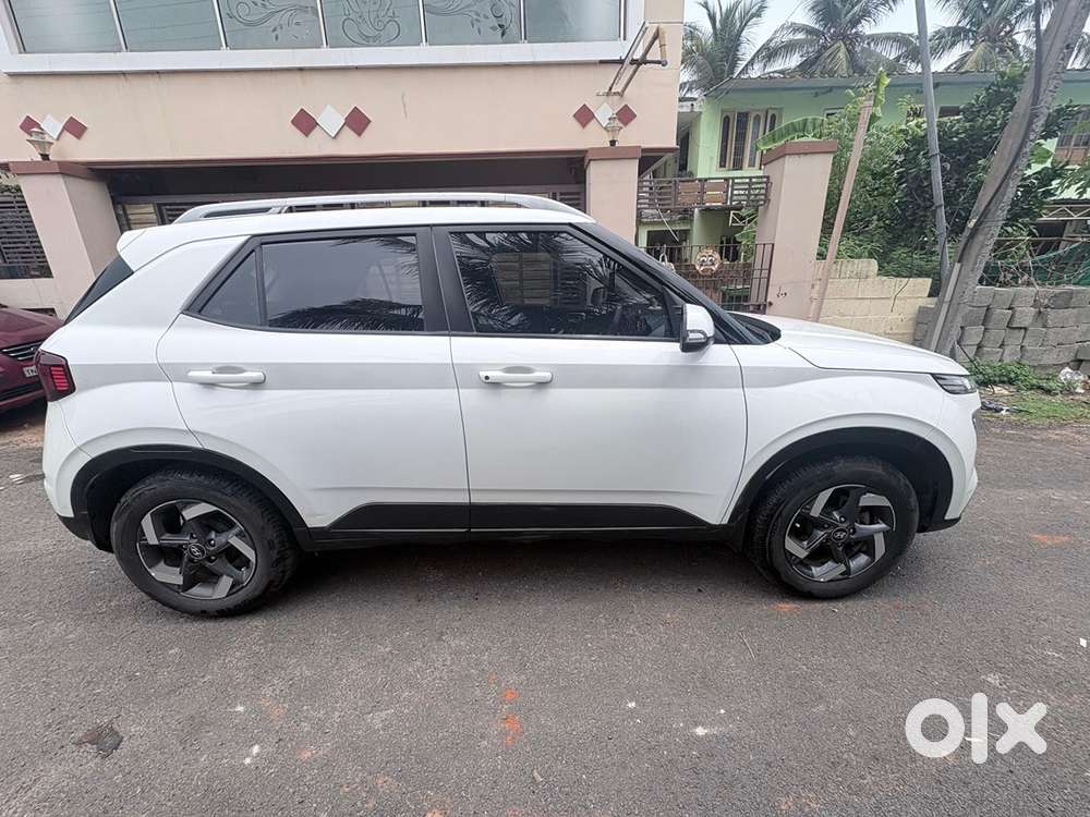 Hyundai Venue Petrol Well Maintained