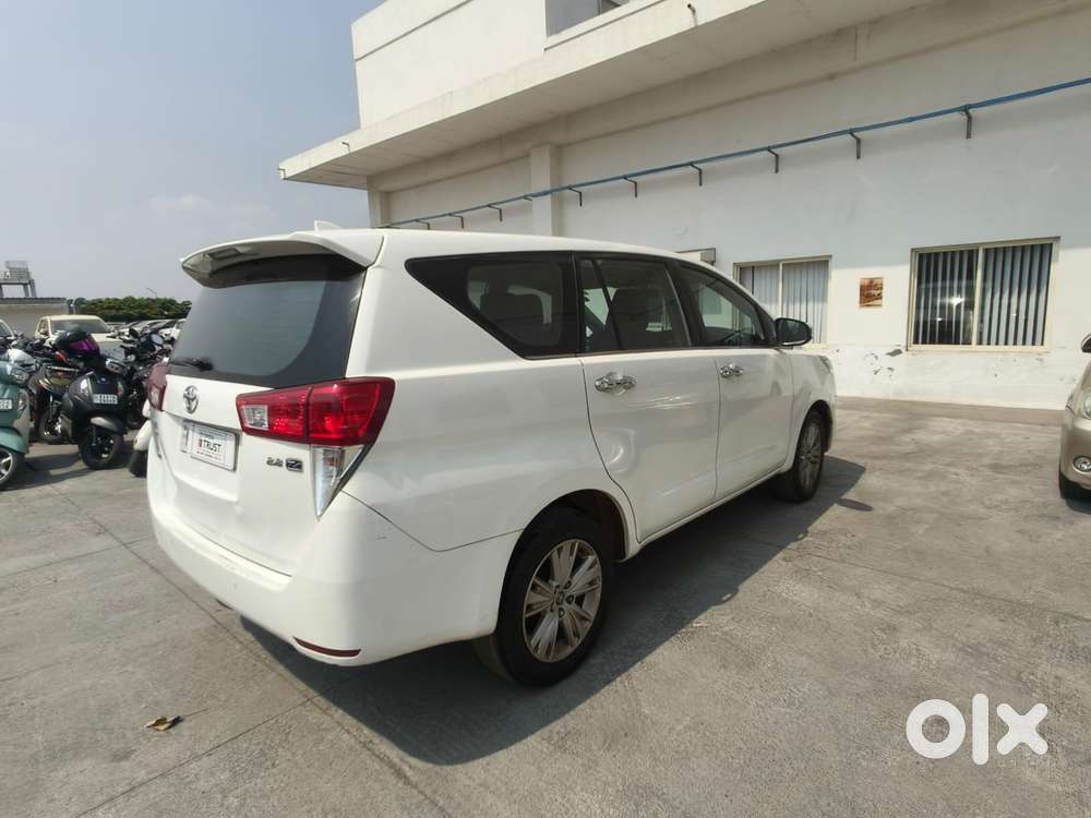 Toyota Innova Crysta 2.8z Automatic, 2016