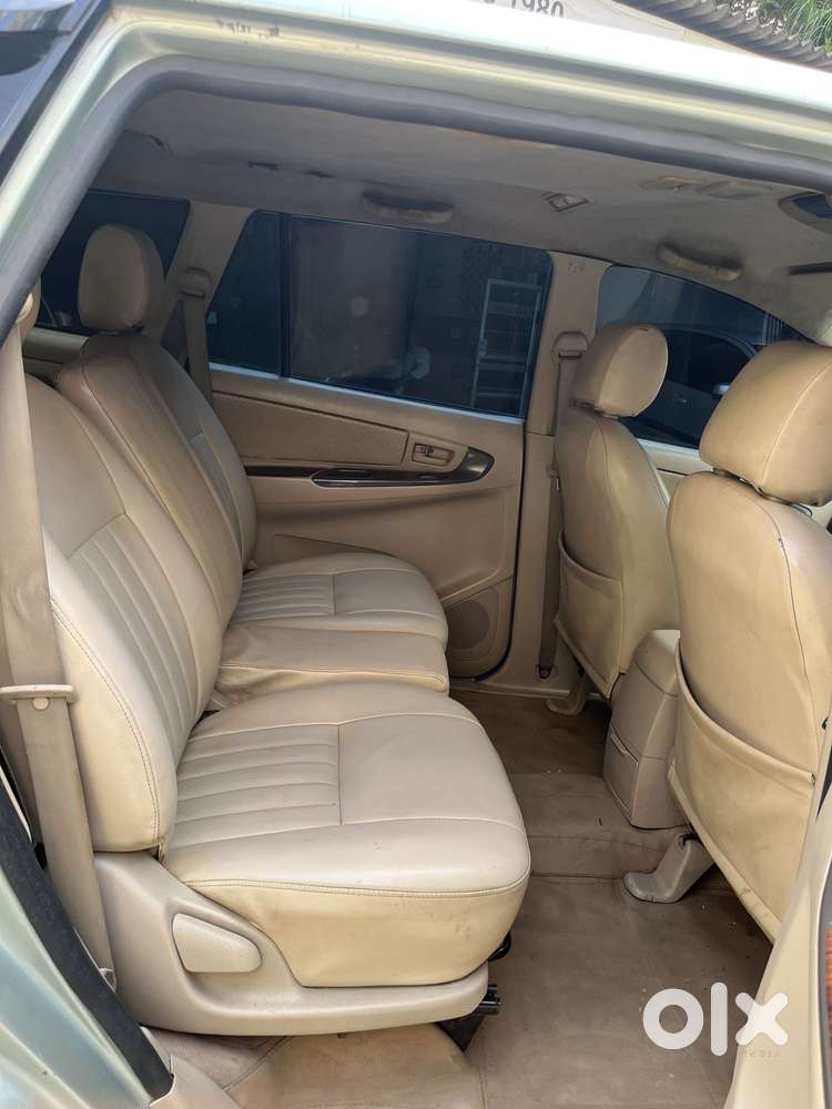 Toyota Innova 2009-2011 2.5 E 8 Str, 2009, Diesel