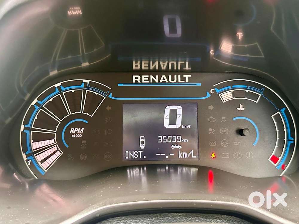 Renault Triber Rxt, 2023, Petrol