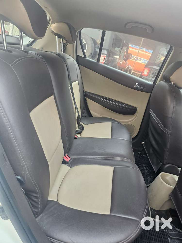 Hyundai I20 2009-2011 Asta, 2011, Petrol