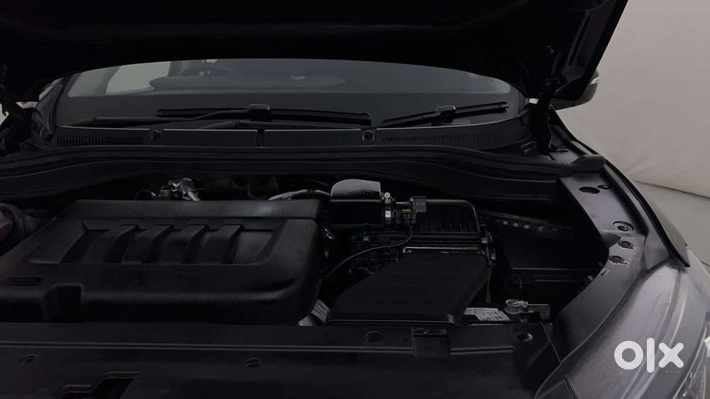 Mahindra Xuv700 2.2 Ax 5 Diesel At 7 Str, 2024, Diesel