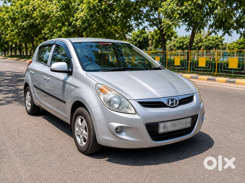 हुंडई I20 स्पोर्ट्ज़ 2010  Cng लगी हुई  नया बैटरी  इंजन का काम नया