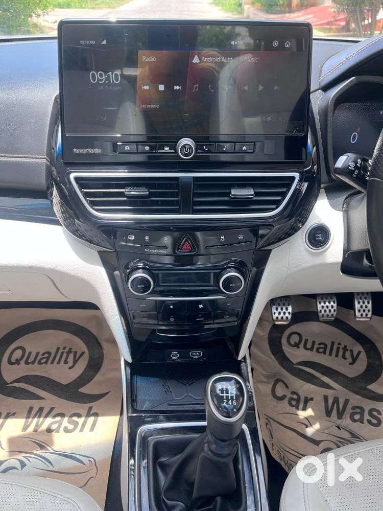 Mahindra Xuv 3xo Ax7l Petrol Mt, 2024, Petrol
