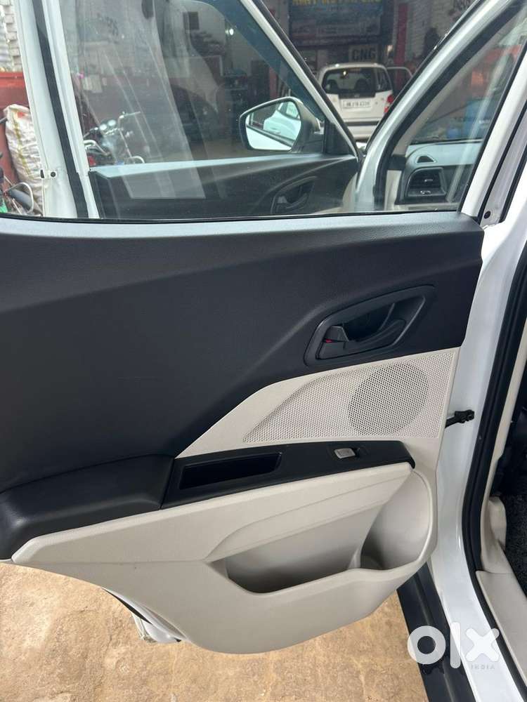 Mahindra Xuv300 Diesel 2024 Showroom Condition