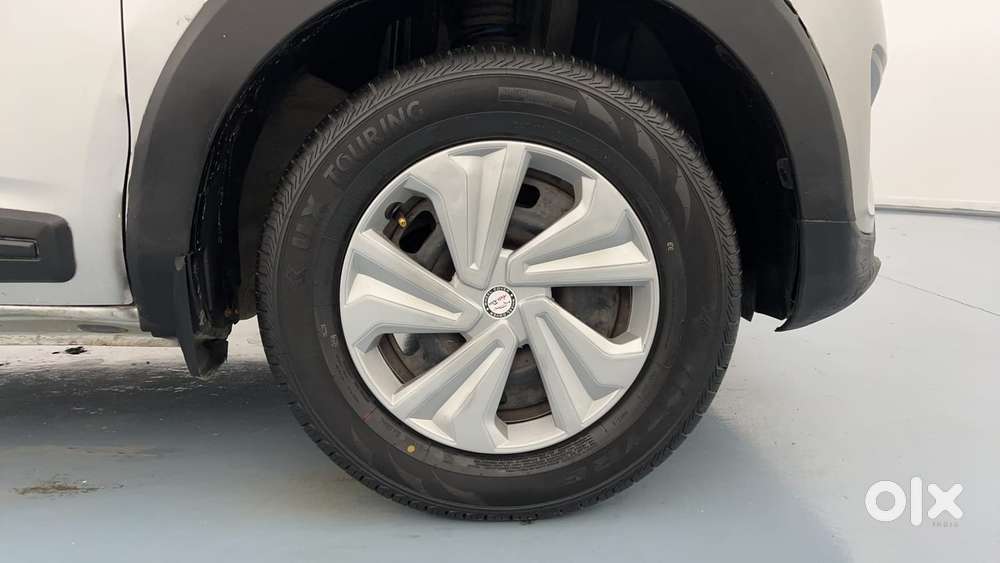 Renault Triber Rxt, 2022, Petrol