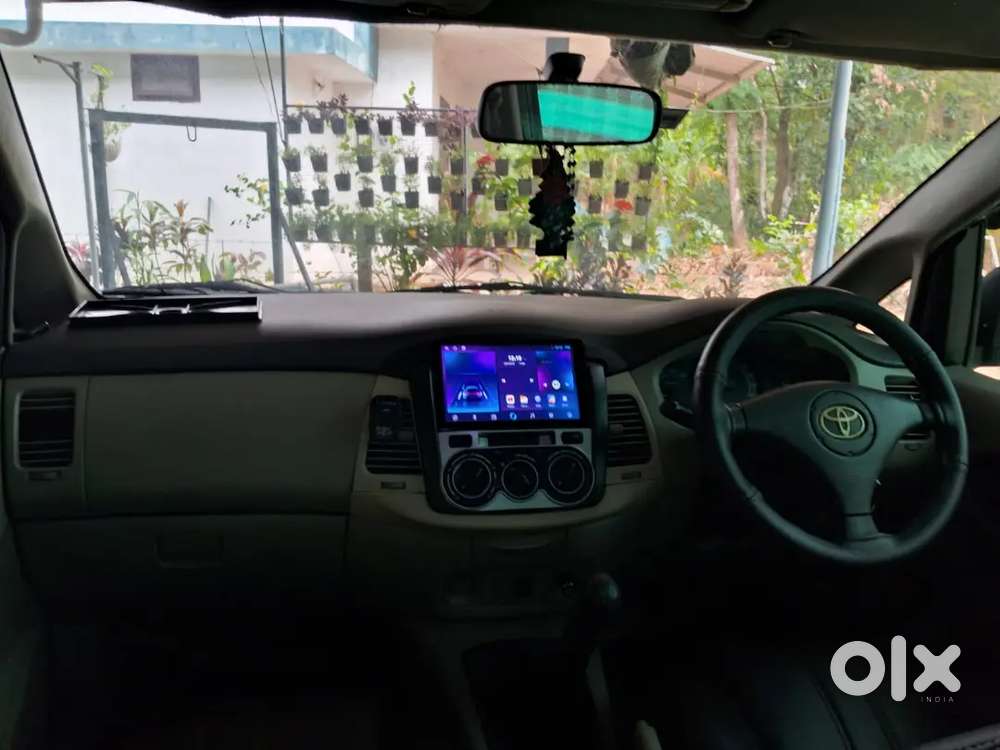 Toyota Innova 2011 Diesel 255000 Km Driven