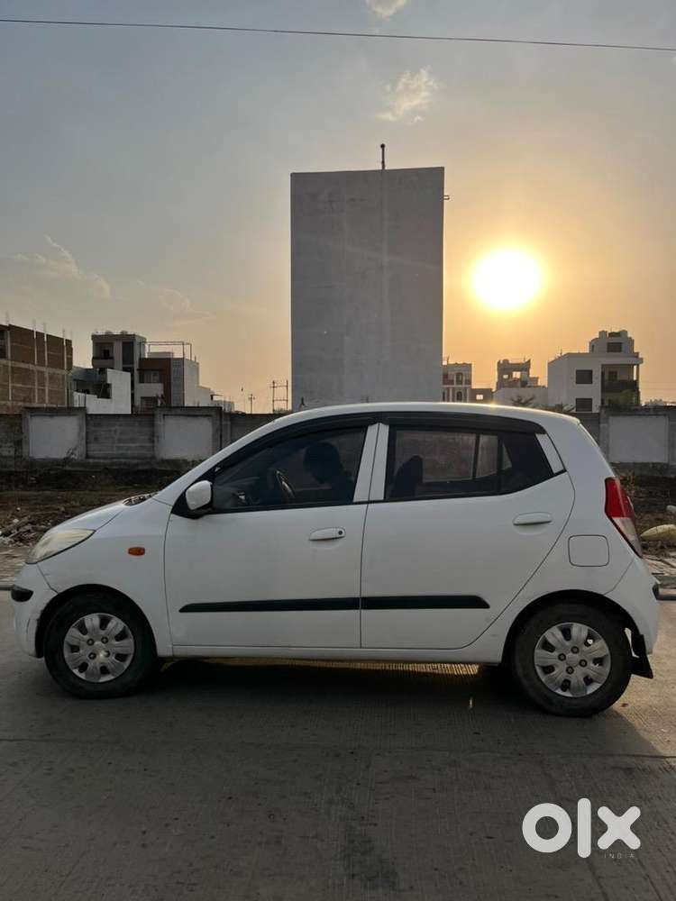 Power Steering, All Power Window, Music System,