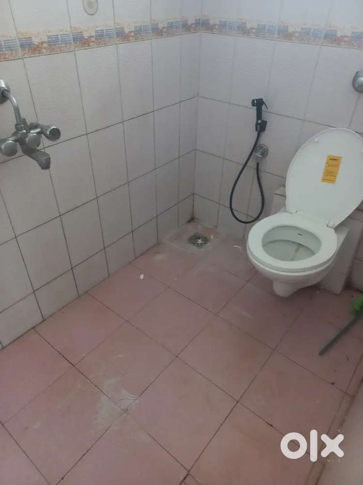 I AM BROKER)BEJAI KAPIKAD 2BHK HOUSE FIRST FLOOR 14,000 RENT 60000DEPO
