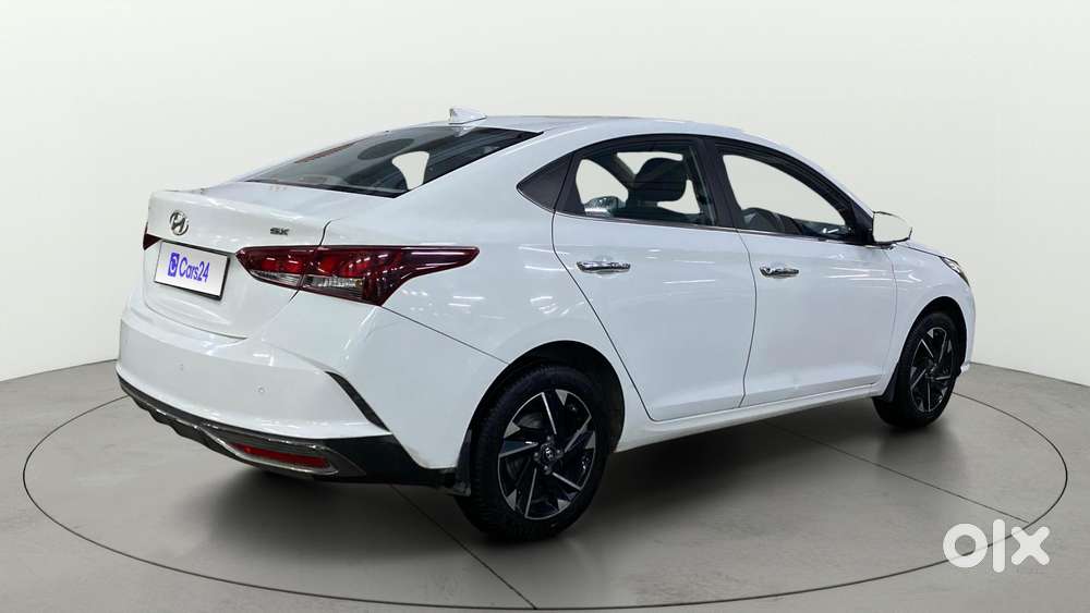 Hyundai Verna 1.5 Sx (o) Vtvt Ivt, 2022, Petrol