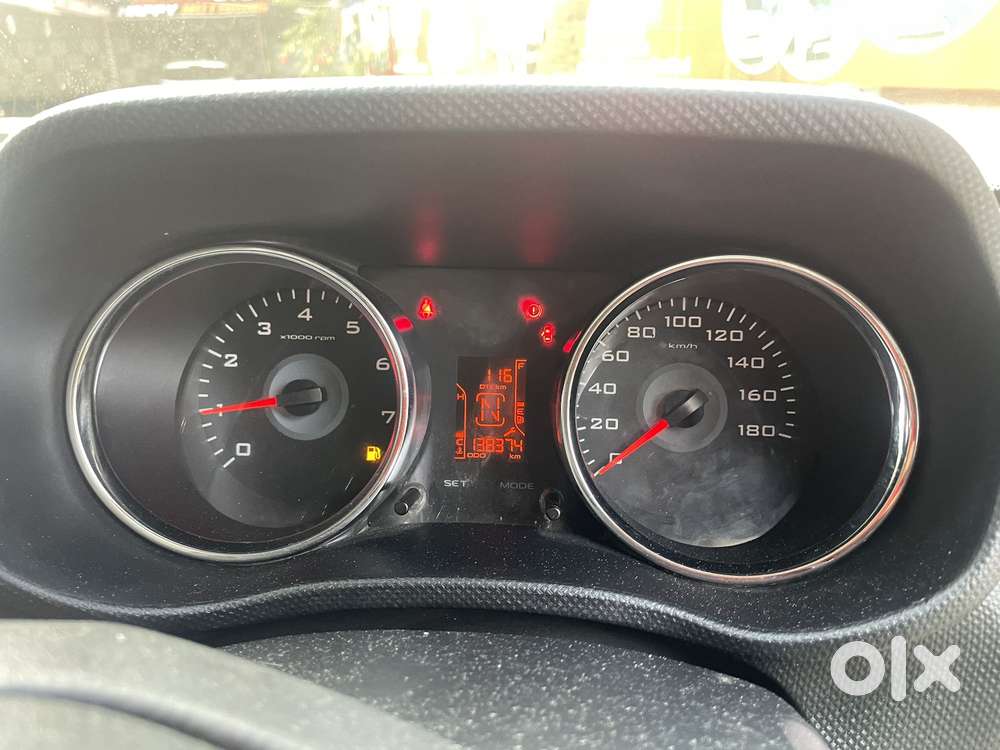 Mahindra Tuv 300 T8 Amt, 2016, Cng & Hybrids
