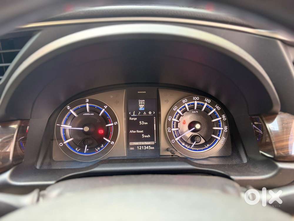 Toyota Innova Crysta 2.8 Gx At 8 Seater, 2023, Diesel