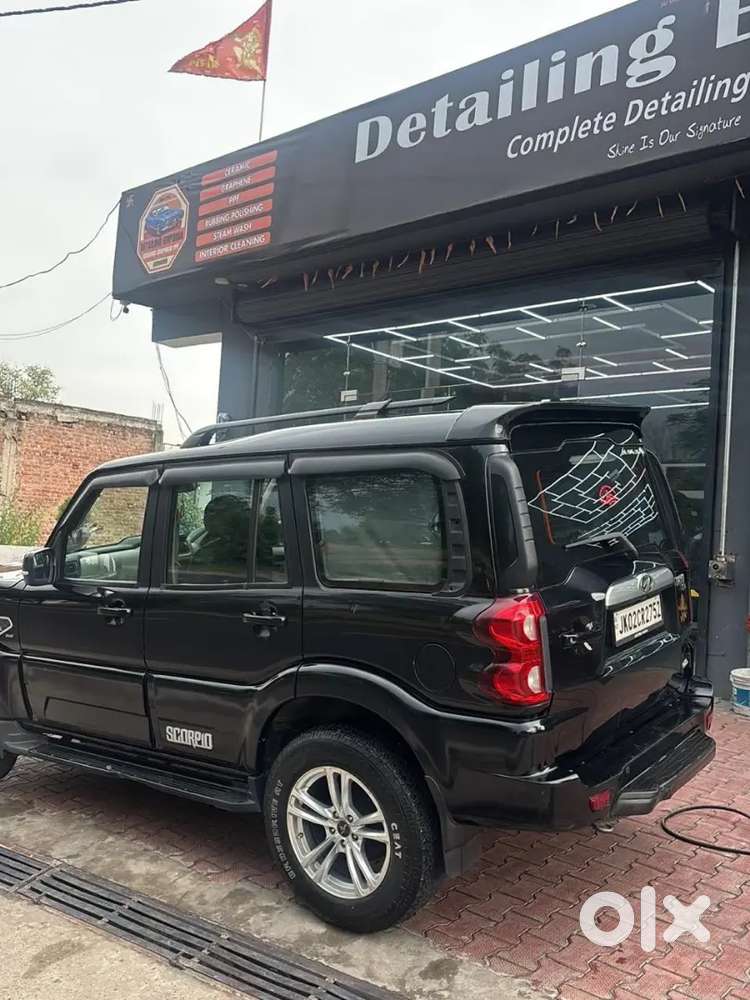 Mahindra Scorpio Classic 2021