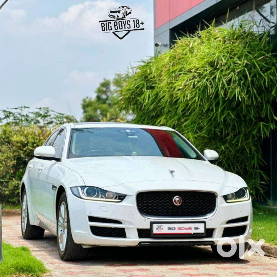 Jaguar Xe Portfolio, 2017, Petrol