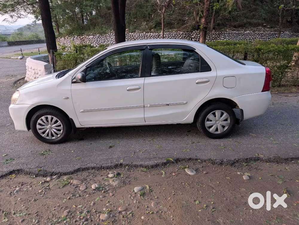Toyota Etios Cross 2012