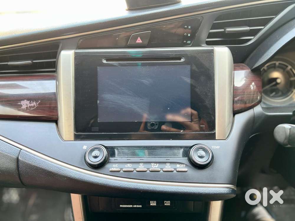 Toyota Innova Crysta 2.4 V 8 Str, 2017, Diesel