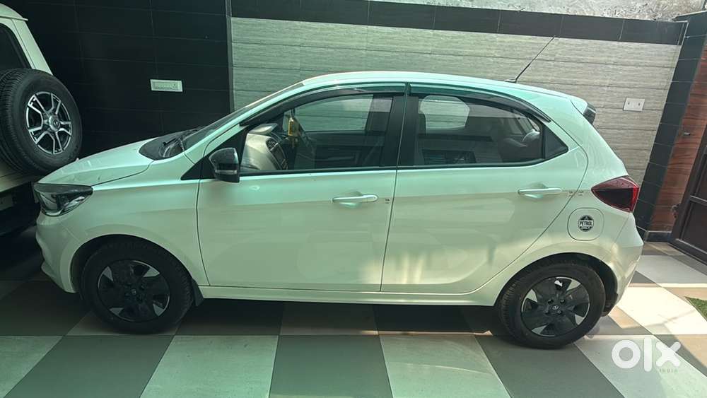 Tata Tiago Petrol Manual 2026