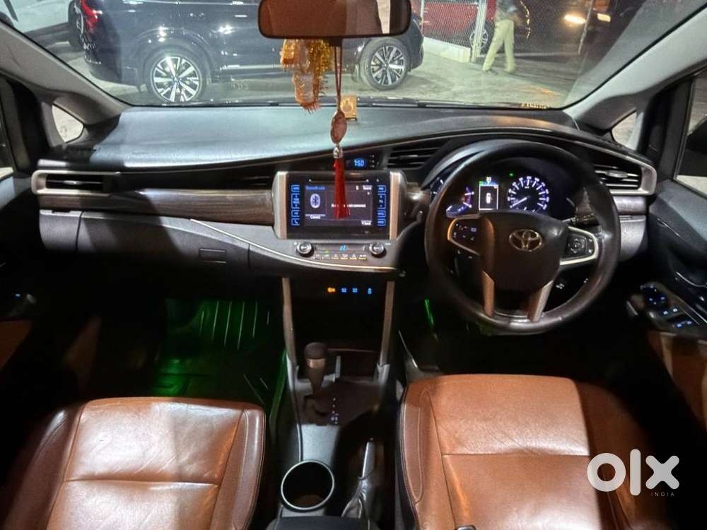 Toyota Innova Crysta 2.8 Zx At 7 Seater, 2016, Diesel