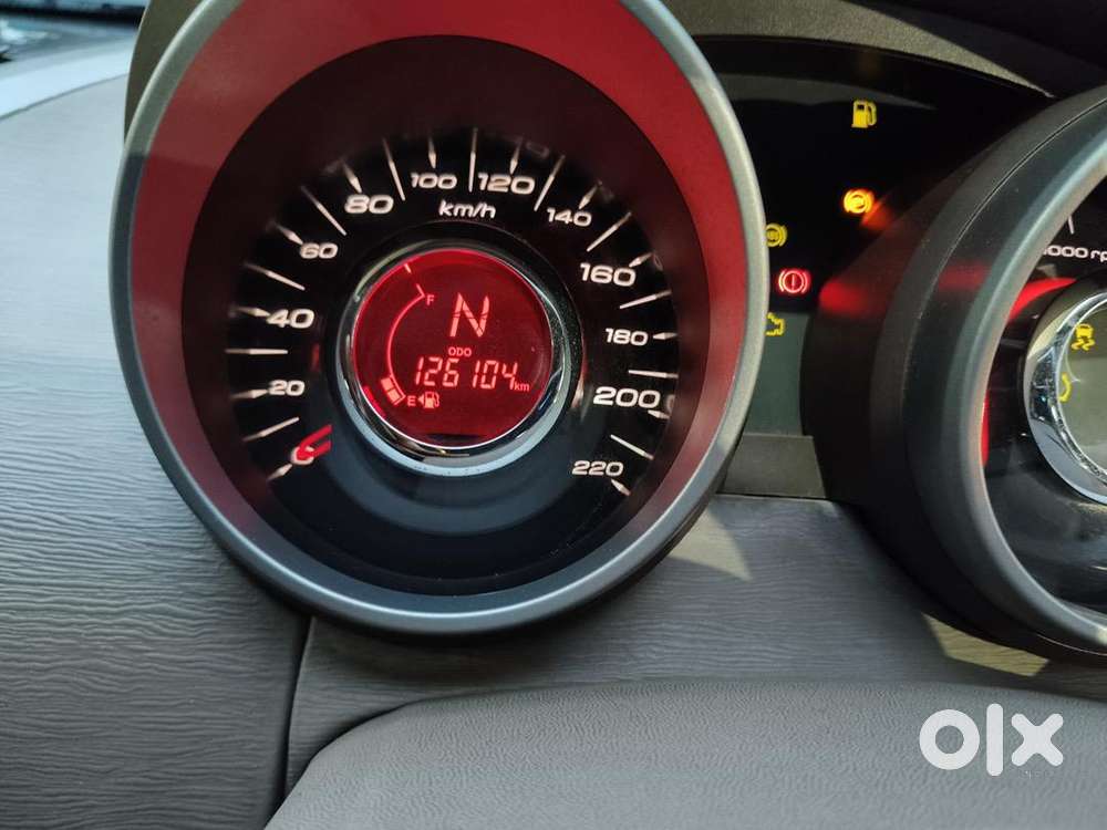 Mahindra Xuv700 2015 Diesel Well Maintained