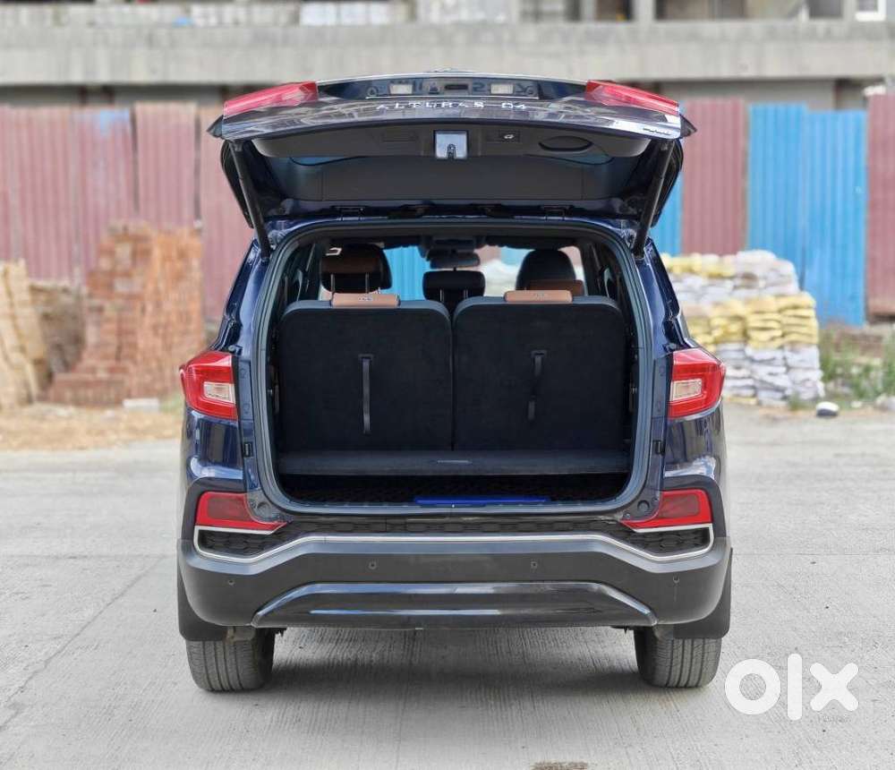 Mahindra Alturas G4 4x2 At, 2020, Petrol