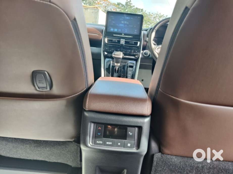 Toyota Innova Hycross 2.0 Zx (o) Hybrid 7 Str, 2024, Petrol