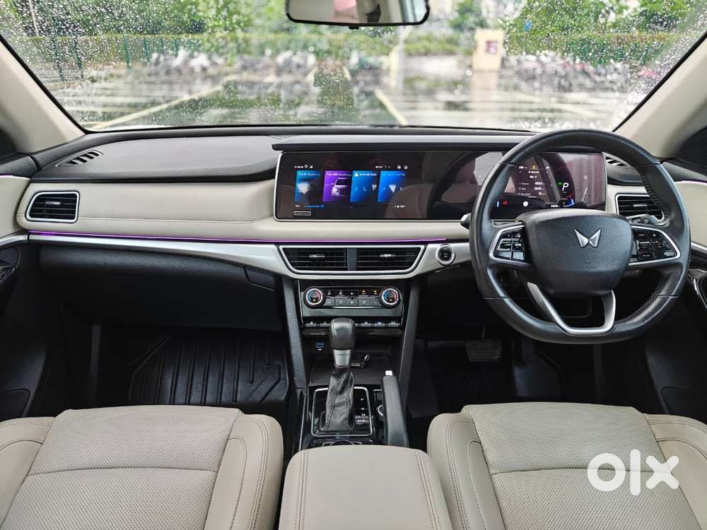 Mahindra Xuv700 2.2 Ax 7 Diesel At Str, 2024, Diesel