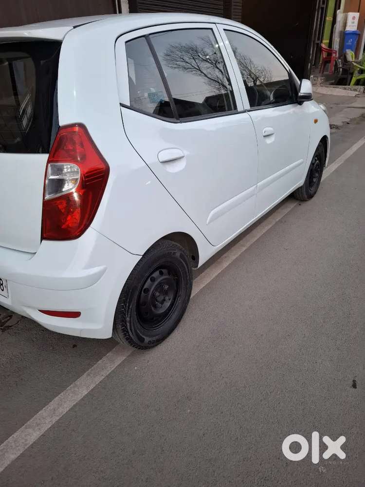 2013 Hyundai I10 Sportz  White, Petrol,new Tyres,excellent Condition