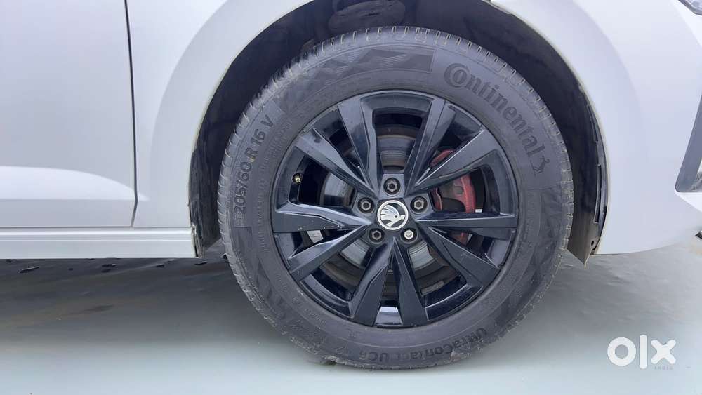 Skoda Slavia Style 1.0l Tsi At, 2022, Petrol