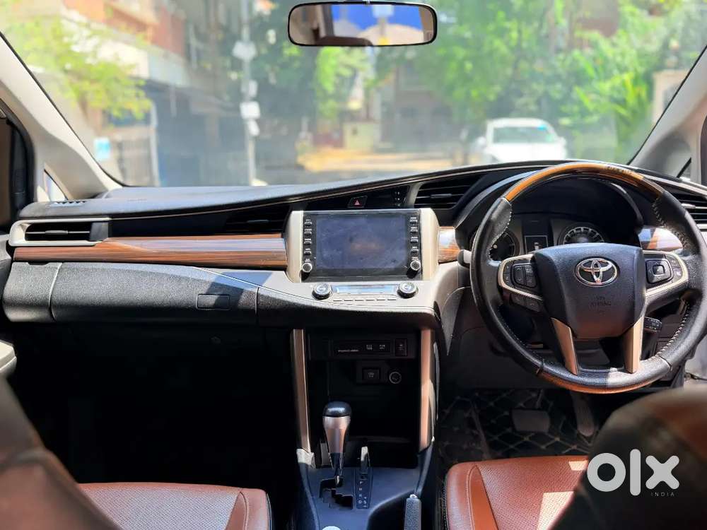 Toyota Innova Crysta 2022 Variant