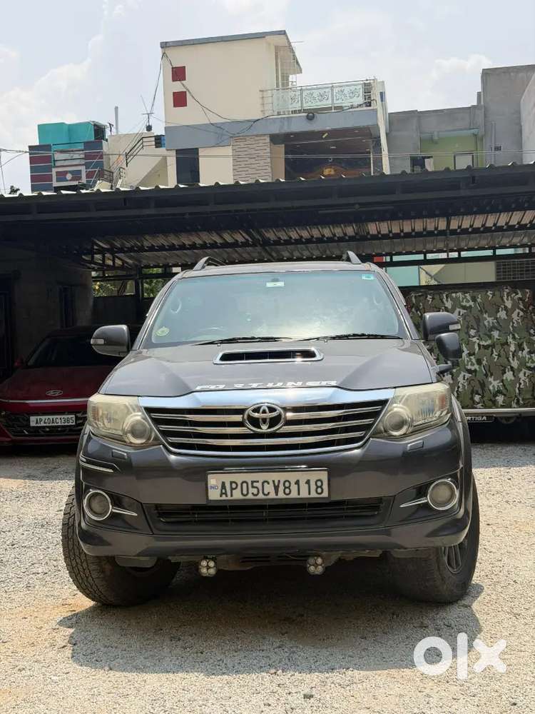 Toyota Fortuner 2015 Diesel 180000 Km Driven