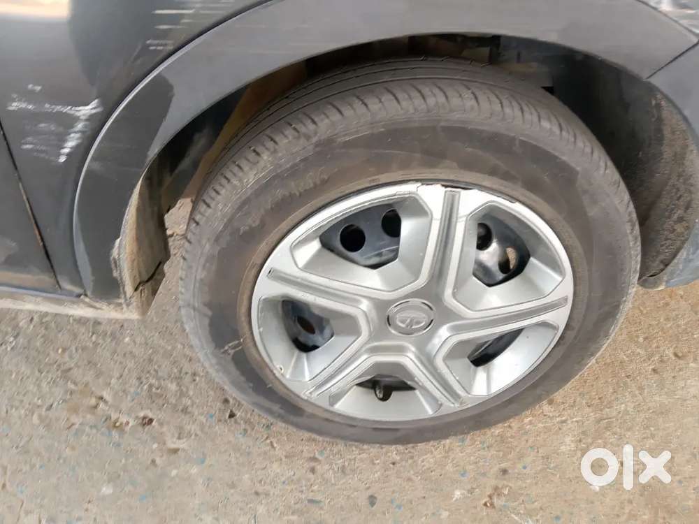 4 Tyre New Bilkul Sahi Hai Ok Sarvic Abhi Karvayi H And 2 Chimte New H