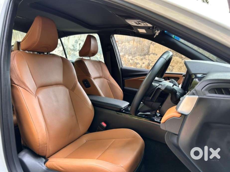 Toyota Camry Hybrid, 2025, Petrol