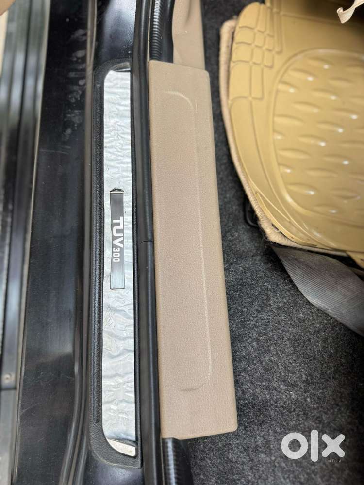 Mahindra Tuv 300 Mhawk100 T8 Dual Tone, 2017, Diesel