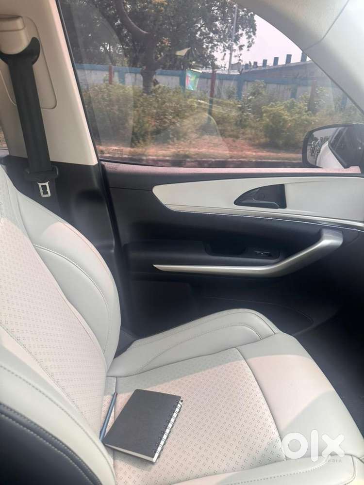 Mahindra Xuv700 2023 Petrol Well Maintained