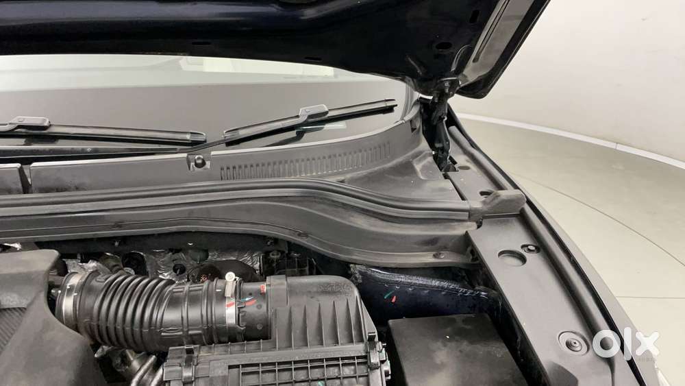 Mahindra Xuv700 2.0 Ax 7 Petrol At Luxury Pack Str, 2025, Petrol