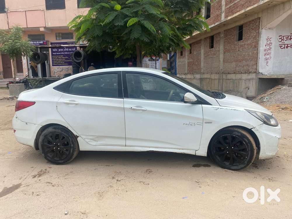 Hyundai Fluidic Verna 2012