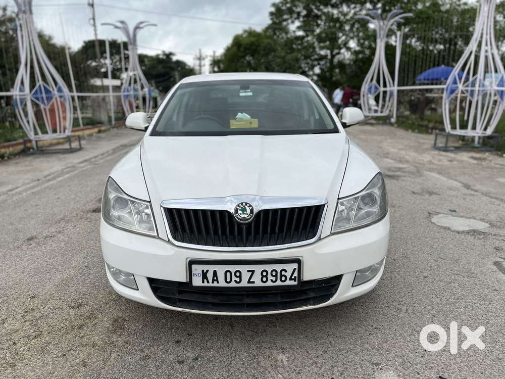 Skoda Laura Ambiente 2.0 Tdi Cr Manual, 2011, Diesel