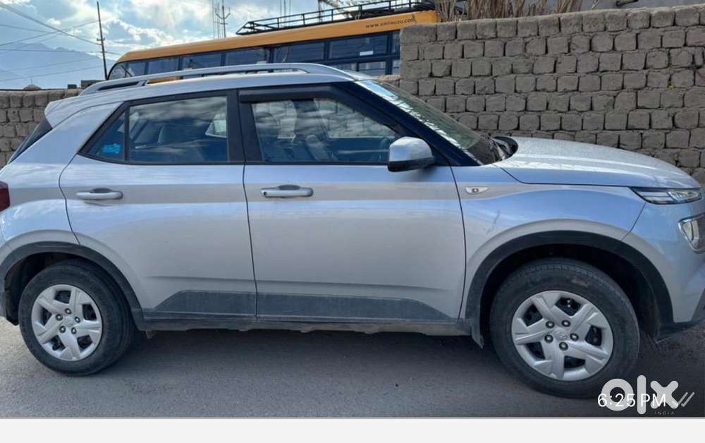 Hyundai Venue Petrol 2021