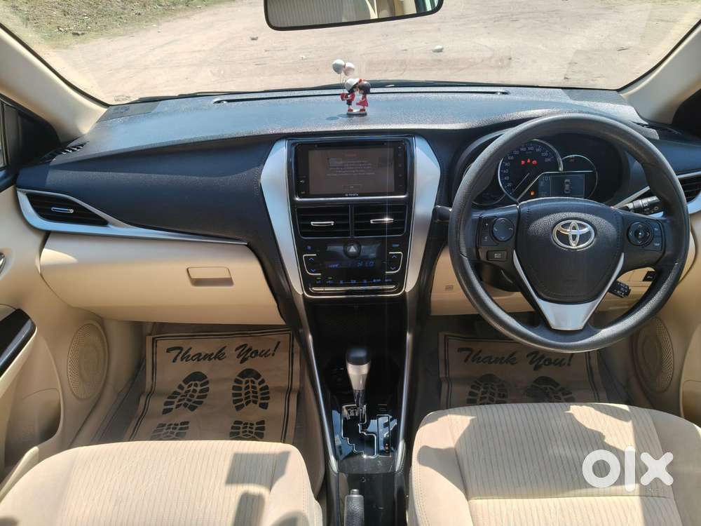 Toyota Yaris V Cvt, 2019, Petrol