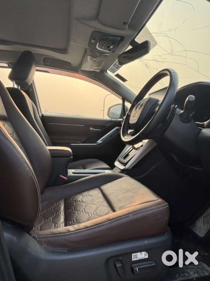 Toyota Innova Hycross 2.0 Zx Hybrid 7 Str, 2023, Petrol