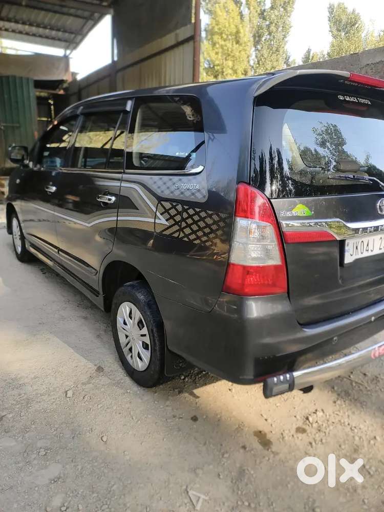 Toyota Innova 2015
