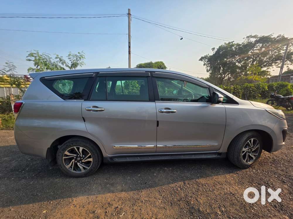 Toyota Innova Crysta 2.7g At  2022 Model  Automatic
