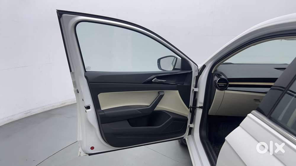 Skoda Slavia Style 1.0l Tsi At, 2023, Petrol