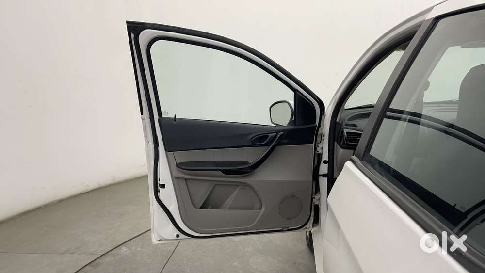 Tata Tiago 1.2 Revotron Xt, 2018, Petrol