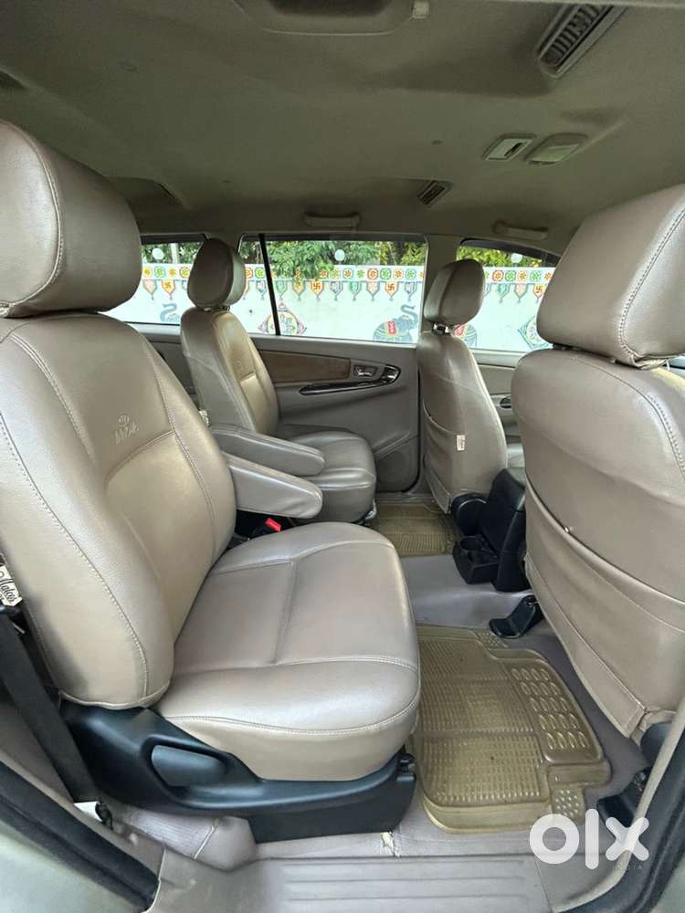 Toyota Innova Diesel/ V Vip No 111