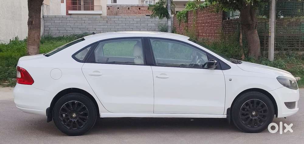 Skoda Rapid 1.5 Tdi At Ambition With Alloy Wheel, 2015, Diesel