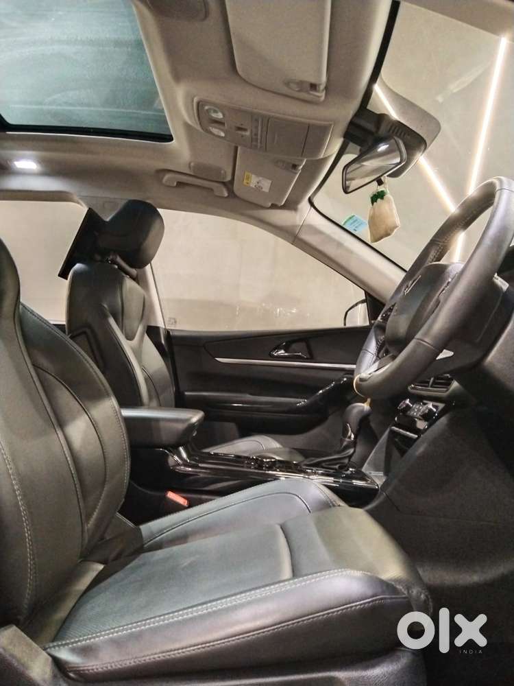 Mahindra Xuv700 2.0 Ax 7 Petrol At Luxury Pack Str, 2026, Petrol