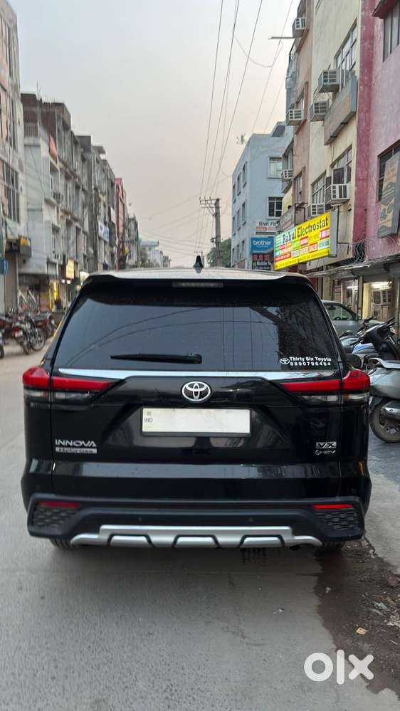 Toyota Innova Hycross 2025 Petrol 20000 Km Driven