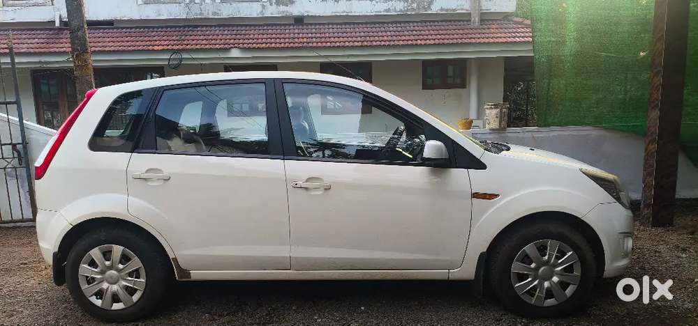 Ford Figo  1.2 Petrol Zxi 2013