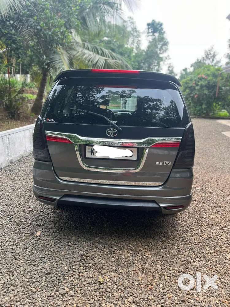 Toyota Innova 2014 Diesel Well Maintained.